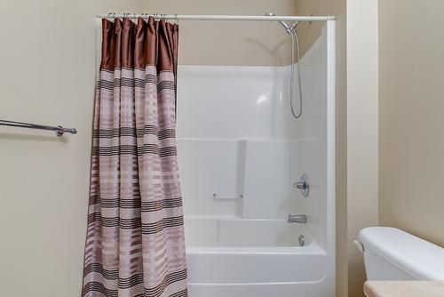 101-150 Mallach Road, Kelowna, BC - Indoor Photo Showing Bathroom