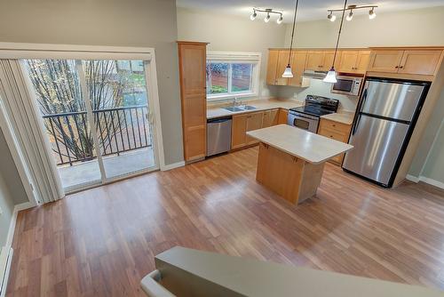 101-150 Mallach Road, Kelowna, BC - Indoor Photo Showing Kitchen With Double Sink