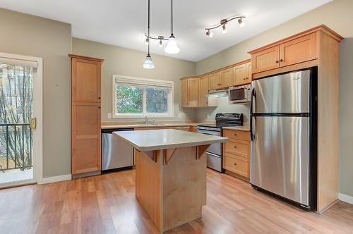 101-150 Mallach Road, Kelowna, BC - Indoor Photo Showing Kitchen