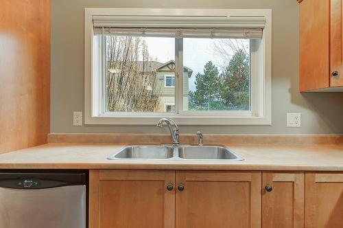 101-150 Mallach Road, Kelowna, BC - Indoor Photo Showing Kitchen With Double Sink