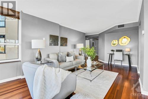 1500 Riverside Drive Unit#407, Ottawa, ON - Indoor Photo Showing Living Room