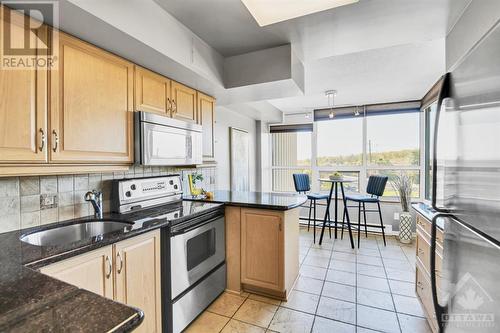 1500 Riverside Drive Unit#407, Ottawa, ON - Indoor Photo Showing Kitchen