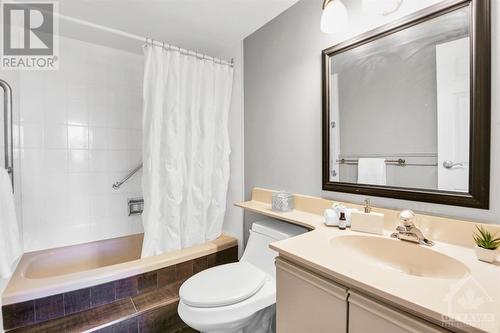 1500 Riverside Drive Unit#407, Ottawa, ON - Indoor Photo Showing Bathroom