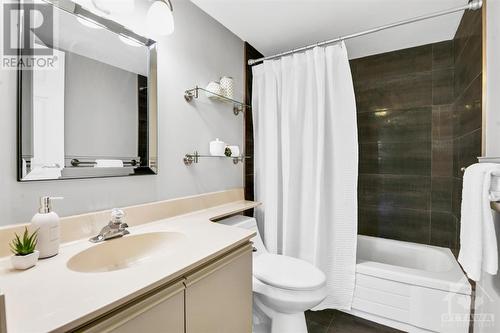 1500 Riverside Drive Unit#407, Ottawa, ON - Indoor Photo Showing Bathroom