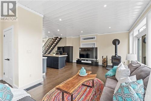 4210 Scotch Line Road, Perth, ON - Indoor Photo Showing Living Room