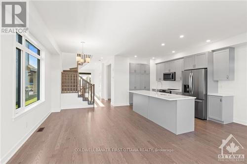 845 Mochi Circle, Ottawa, ON - Indoor Photo Showing Kitchen With Upgraded Kitchen