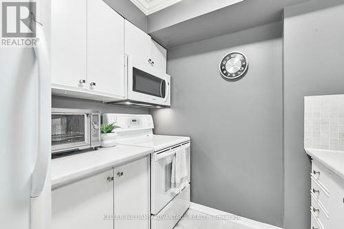 302 - 1665 Pickering Parkway, Pickering, ON - Indoor Photo Showing Kitchen