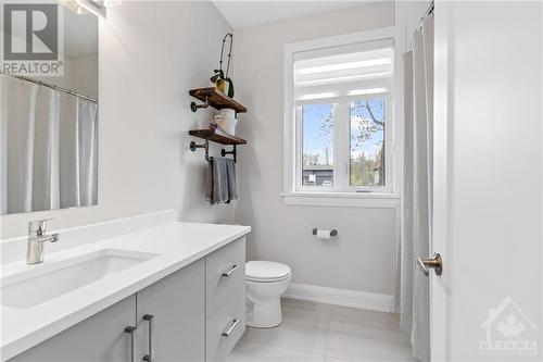 500 Shoreway Drive, Greely, ON - Indoor Photo Showing Bathroom