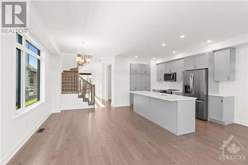 124 Big Dipper Street, Ottawa, ON - Indoor Photo Showing Kitchen With Upgraded Kitchen