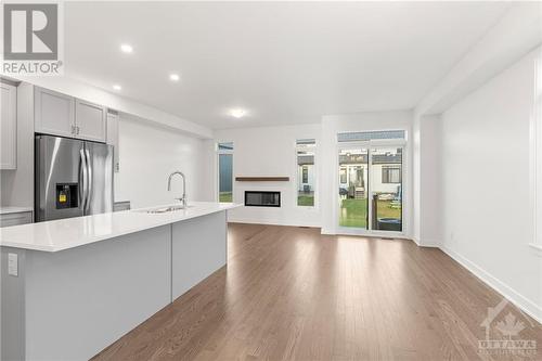 124 Big Dipper Street, Ottawa, ON - Indoor Photo Showing Kitchen With Upgraded Kitchen