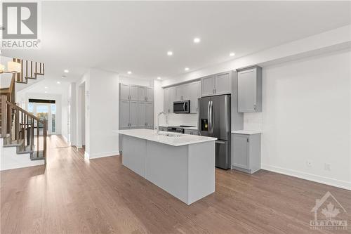 124 Big Dipper Street, Ottawa, ON - Indoor Photo Showing Kitchen With Upgraded Kitchen