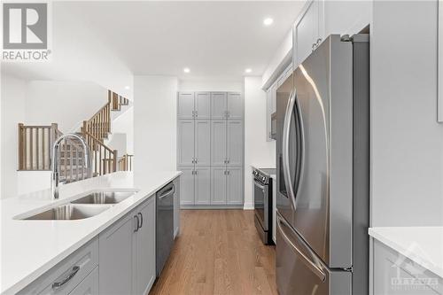 124 Big Dipper Street, Ottawa, ON - Indoor Photo Showing Kitchen With Double Sink With Upgraded Kitchen