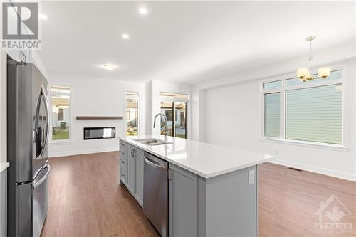 124 Big Dipper Street, Ottawa, ON - Indoor Photo Showing Kitchen With Double Sink With Upgraded Kitchen