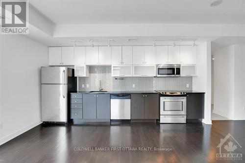 2504 - 179 Metcalfe Street, Ottawa, ON - Indoor Photo Showing Kitchen