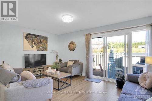 3155 Quail Drive, Ottawa, ON - Indoor Photo Showing Living Room