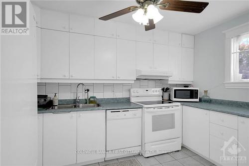 3155 Quail Drive, Ottawa, ON - Indoor Photo Showing Kitchen With Double Sink