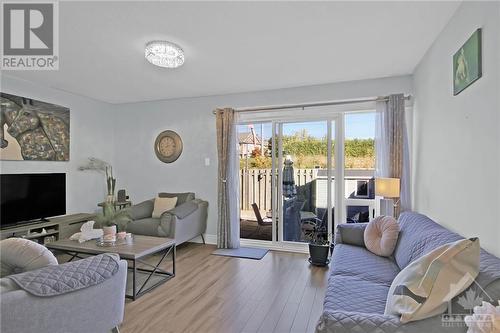 3155 Quail Drive, Ottawa, ON - Indoor Photo Showing Living Room