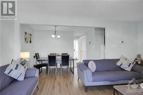 3155 Quail Drive, Ottawa, ON - Indoor Photo Showing Living Room