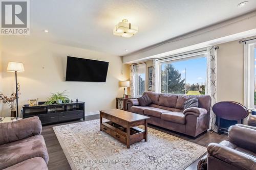 51 Mcguire Crescent, Tillsonburg, ON - Indoor Photo Showing Living Room