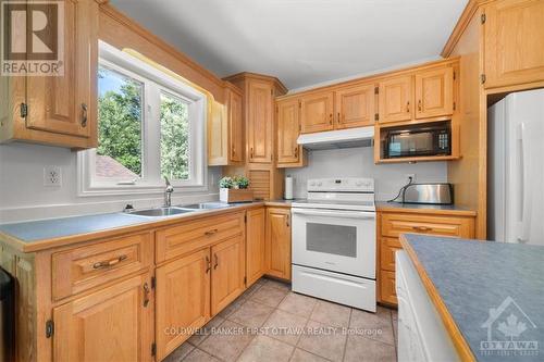 1528 Scotch Line East Road, North Grenville, ON - Indoor Photo Showing Kitchen With Double Sink