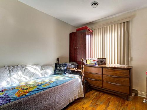 Chambre Ã Â coucher - 1345 Rue Elizabeth, Montréal (Saint-Laurent), QC - Indoor Photo Showing Bedroom