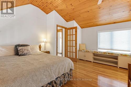 4055 Hanley Lane, Tay Valley, ON - Indoor Photo Showing Bedroom