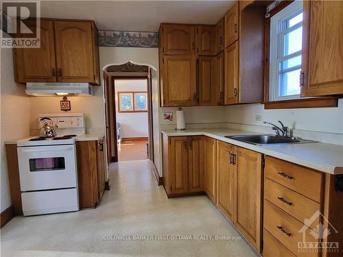 5687 First Line Road, Ottawa, ON - Indoor Photo Showing Kitchen