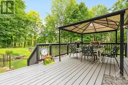 Large deck for gatherings and entertaining - 