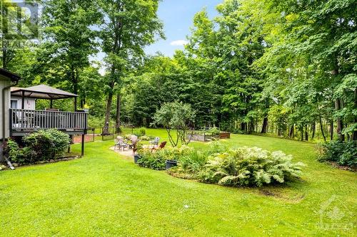 Graced with lovely perennial gardens - 479 Drummond Concession 11 Road, Carleton Place, ON - Outdoor