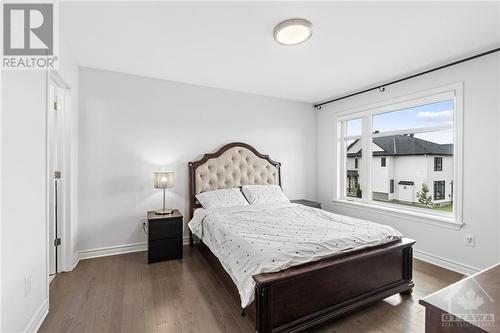 Bedroom w/ double closet & 4 piece en suite. - 272 Big Dipper Street, Ottawa, ON - Indoor Photo Showing Bedroom