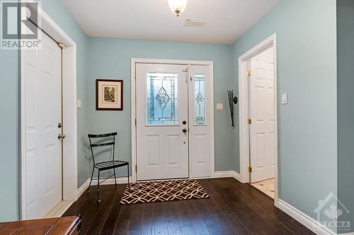 Welcoming foyer has walk-in closet - 28 Mountain View Lane, Westport, ON - Indoor Photo Showing Other Room