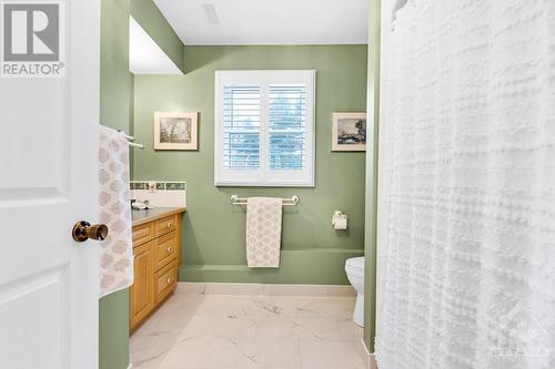 Four-piece bathroom - 28 Mountain View Lane, Westport, ON - Indoor Photo Showing Bathroom