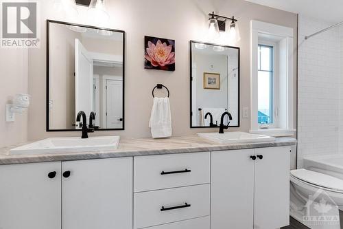 Second floor 5-piece bathroom with two-sink vanity - 27 Shelter Cove Drive, Westport, ON - Indoor Photo Showing Bathroom