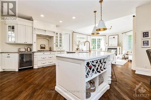 6197 Ottawa Street, Ottawa, ON - Indoor Photo Showing Kitchen With Upgraded Kitchen