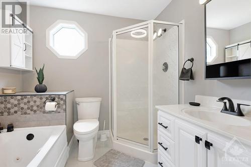 Primary 4-piece ensuite - 9334 Branch Road, North Augusta, ON - Indoor Photo Showing Bathroom