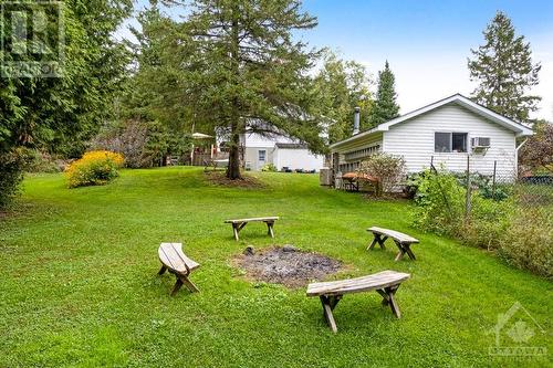 Landscape yards with firepit, for evening star gazing - 124 Second Avenue, Carleton Place, ON - Outdoor