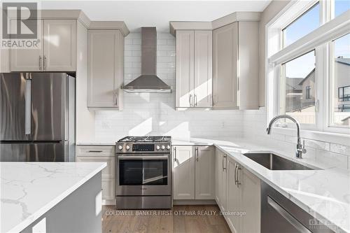 68 Hubble Heights, Ottawa, ON - Indoor Photo Showing Kitchen With Upgraded Kitchen