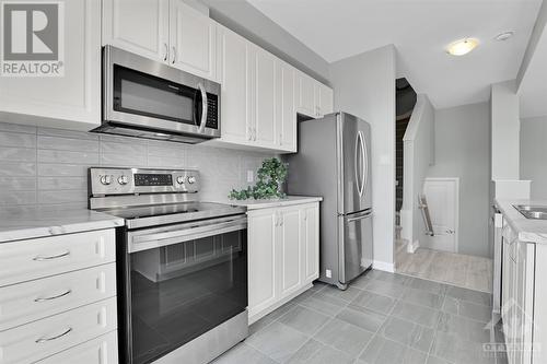 58 Teelin Circle, Ottawa, ON - Indoor Photo Showing Kitchen