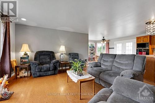 109 County Road 1 Road, Elizabethtown-Kitley (814 - Elizabethtown Kitley (Old K.) Twp), ON - Indoor Photo Showing Living Room