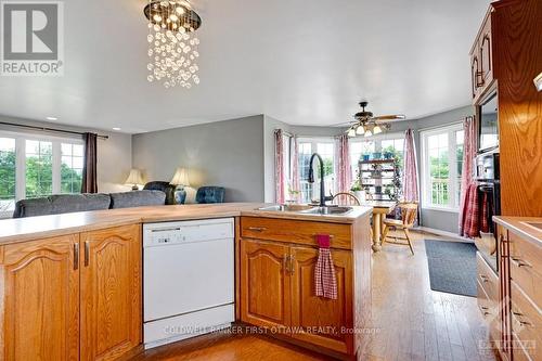 109 County Road 1 Road, Elizabethtown-Kitley (814 - Elizabethtown Kitley (Old K.) Twp), ON - Indoor Photo Showing Kitchen With Double Sink