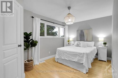 809 Maplewood Avenue, Ottawa, ON - Indoor Photo Showing Bedroom