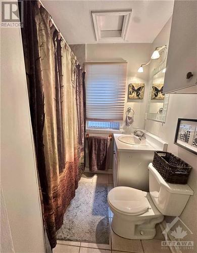 208 Cambridge Street N, Ottawa, ON - Indoor Photo Showing Bathroom