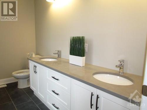 55 Cockburn Street, Ottawa, ON - Indoor Photo Showing Bathroom