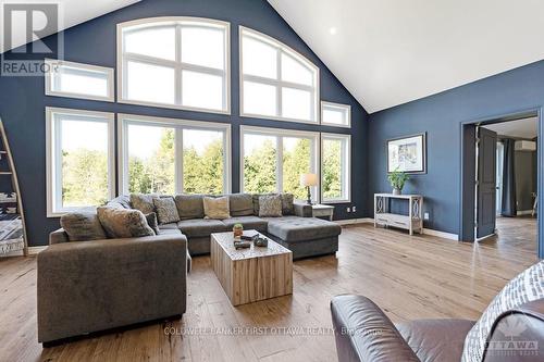 1608 Nolans Road, Lanark, ON - Indoor Photo Showing Living Room