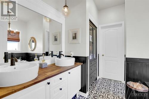 179 Glenncastle Drive, Carp, ON - Indoor Photo Showing Bathroom