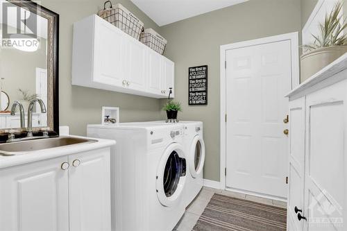 179 Glenncastle Drive, Carp, ON - Indoor Photo Showing Laundry Room