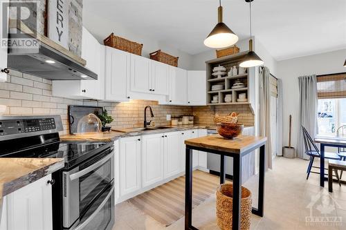 179 Glenncastle Drive, Carp, ON - Indoor Photo Showing Kitchen