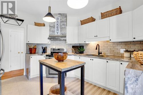 179 Glenncastle Drive, Carp, ON - Indoor Photo Showing Kitchen