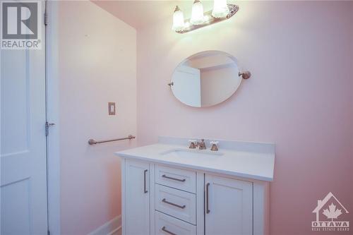 1335 Kitchener Avenue, Ottawa, ON - Indoor Photo Showing Bathroom