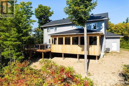 Home has energy-efficient ICF concrete foundation, Hardie-Board siding and 45 yr architectural roof shingles - 1074 Barrett Chute Road, Calabogie, ON - Outdoor